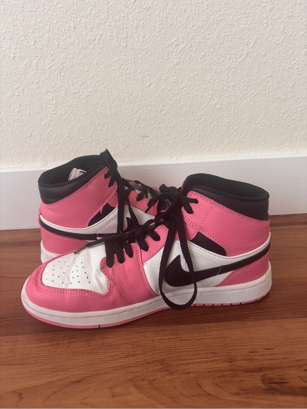 Nike Air Jordan 1 Mid Woman’s Sneakers- Size 8 - Picture 2 of 5